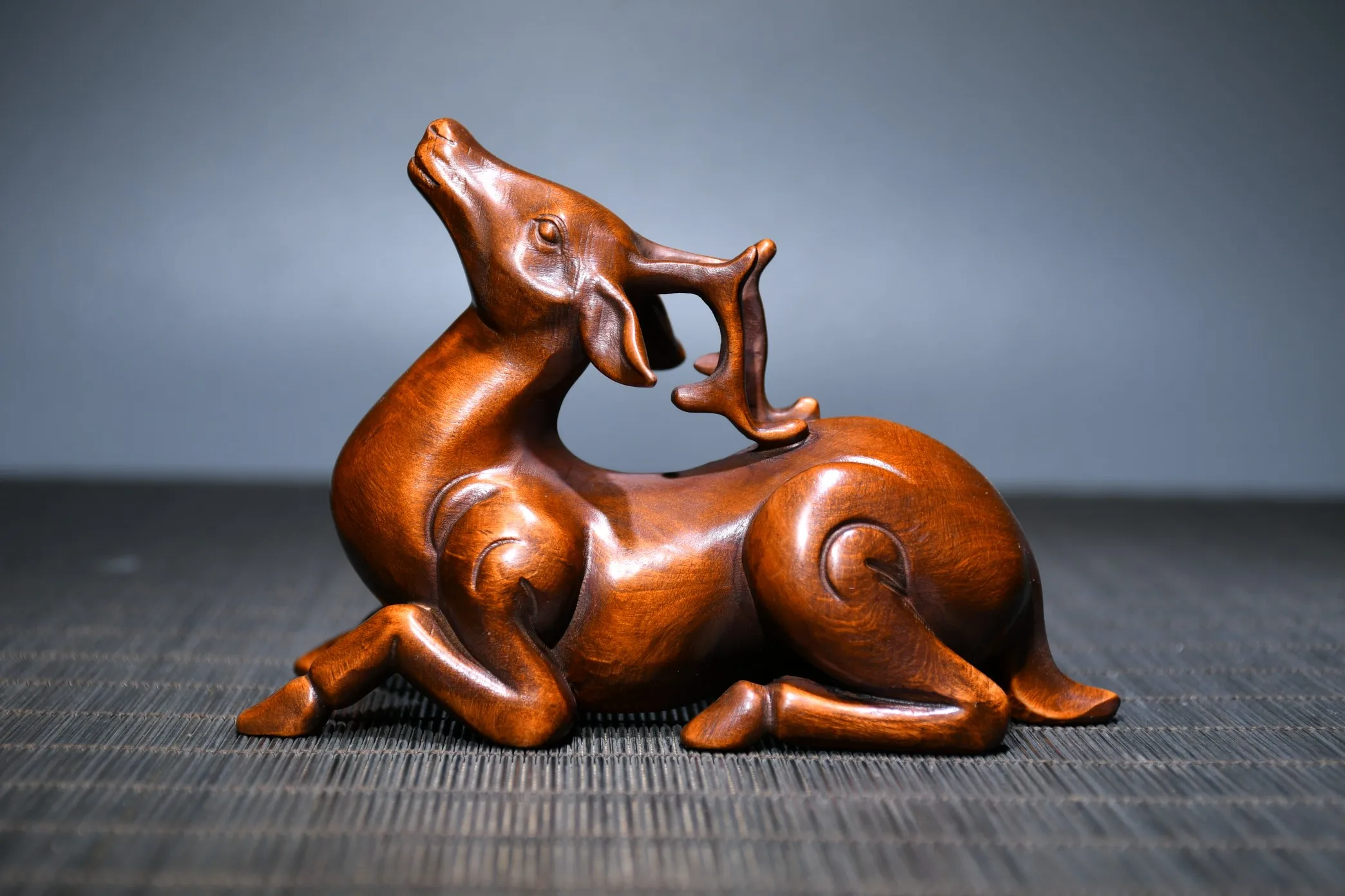 

Chinese natural boxwood seiko carving deer carving Chinese home decoration desk decoration