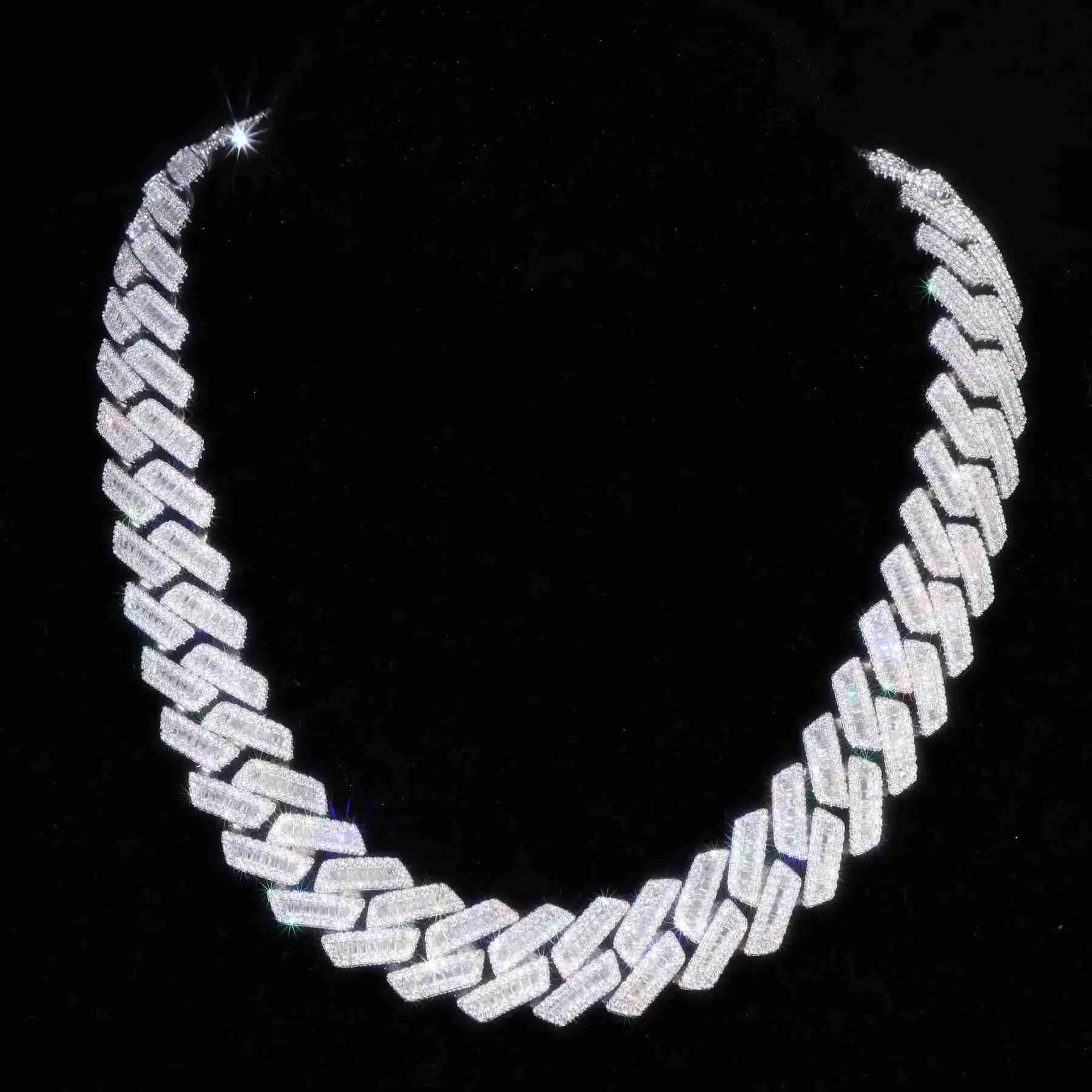 

Moissanite Hiphop Necklace 925 Sterling Silver Iced Out Luxury 18mm Baguette Moissanite Cuban Chain