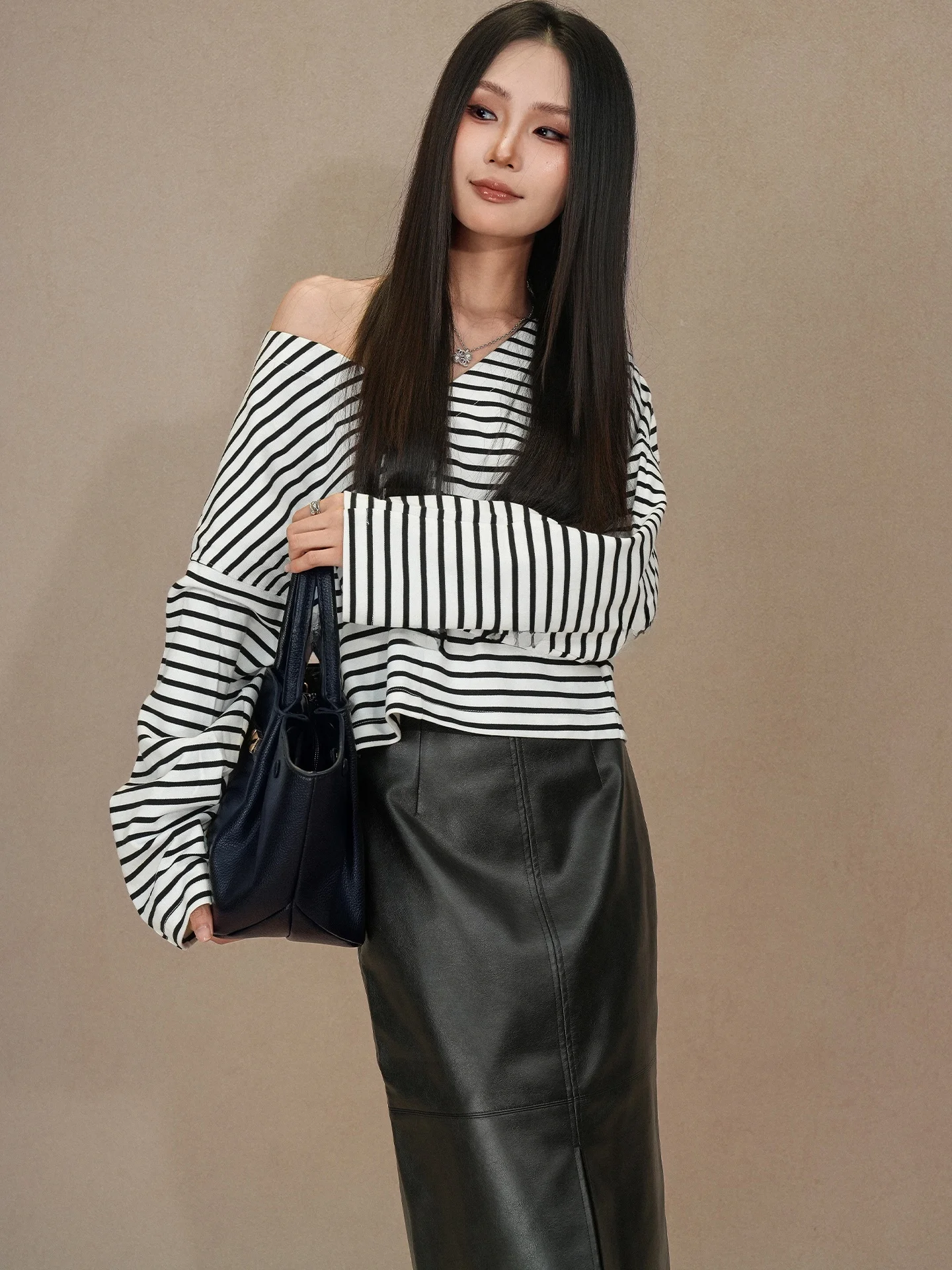 QCEO Double-Sided Wear V-Neck Long Sleeve Striped T-Shirt Women's Fashionable Casual Cotton Polyester Spring Autumn Top