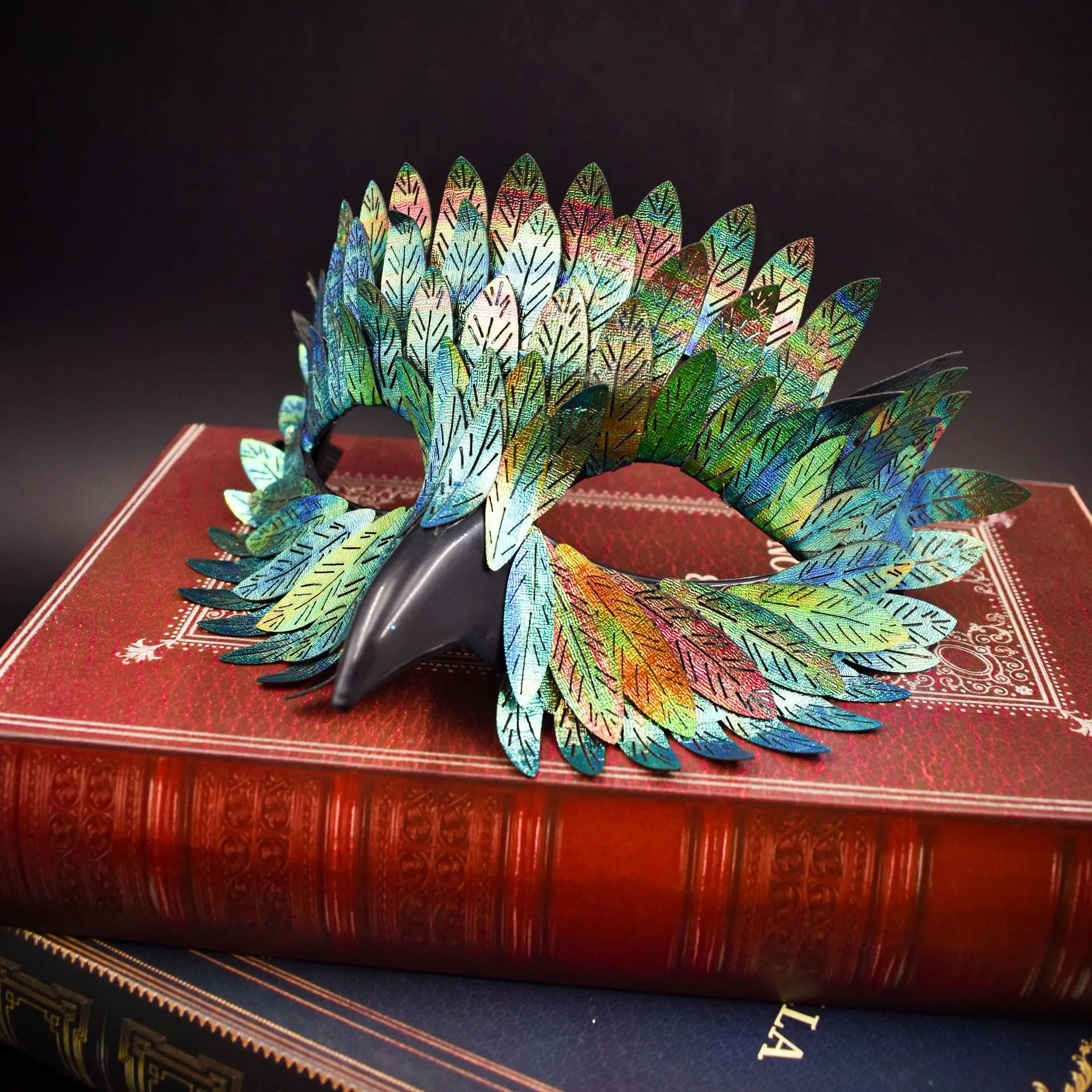 قناع نصف وجه نسائي من الريش مناسب للعب الأدوار في عيد الهالوين وهدايا عيد الميلاد والأثاث والحلي