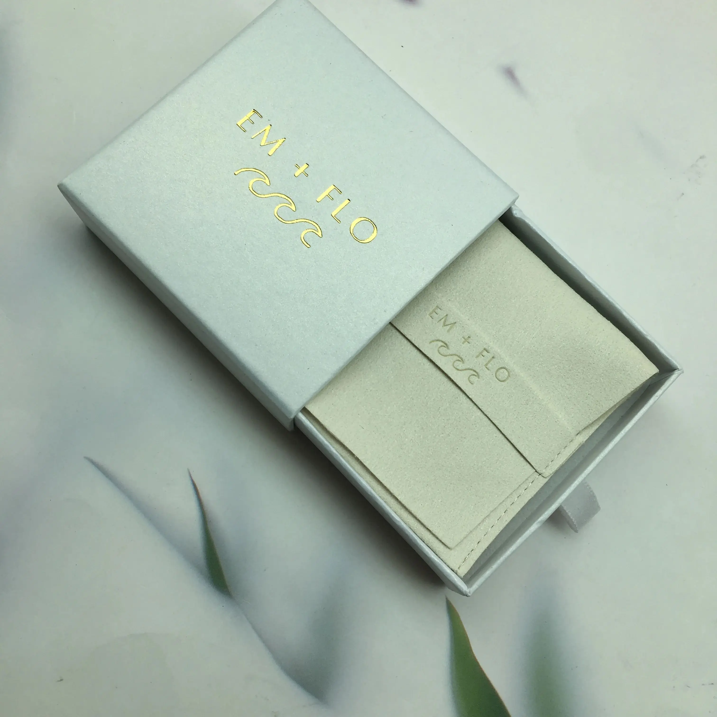 

Персонализированная черная крафт-шкатулка для ювелирных изделий 9x9x3 см 8x8 см, сумка из микрофибры, серьги, кольца, браслет, браслет-гвоздик, сумка, свадебные сувениры