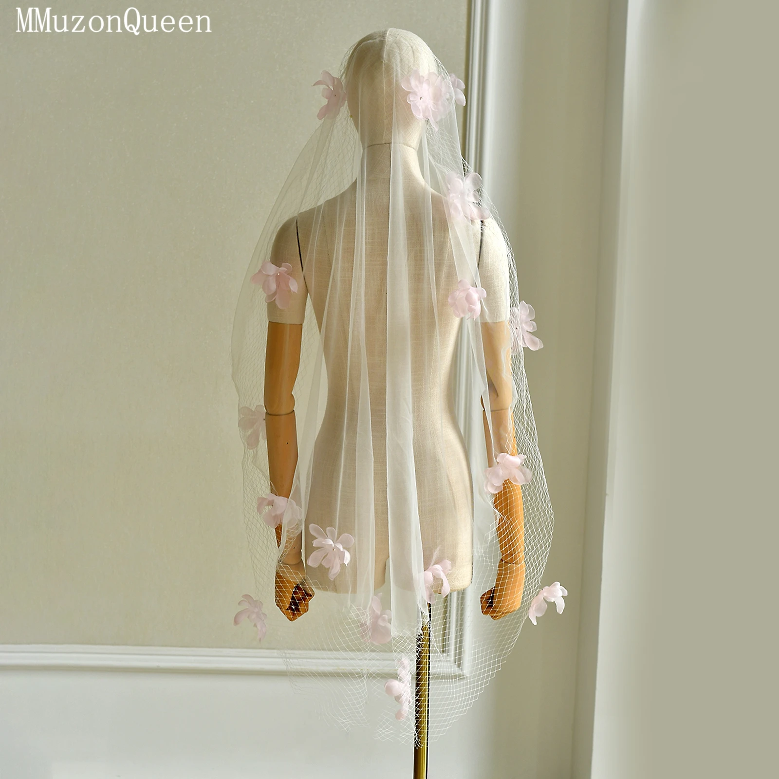 TOPQUEEN V321 حجاب الزفاف ثلاثية الأبعاد طرحة زفاف زهرية 1-Layer زينة مخيطة يدويًا مع تفاصيل زهور ثلاثية الأبعاد قابلة للتخصيص