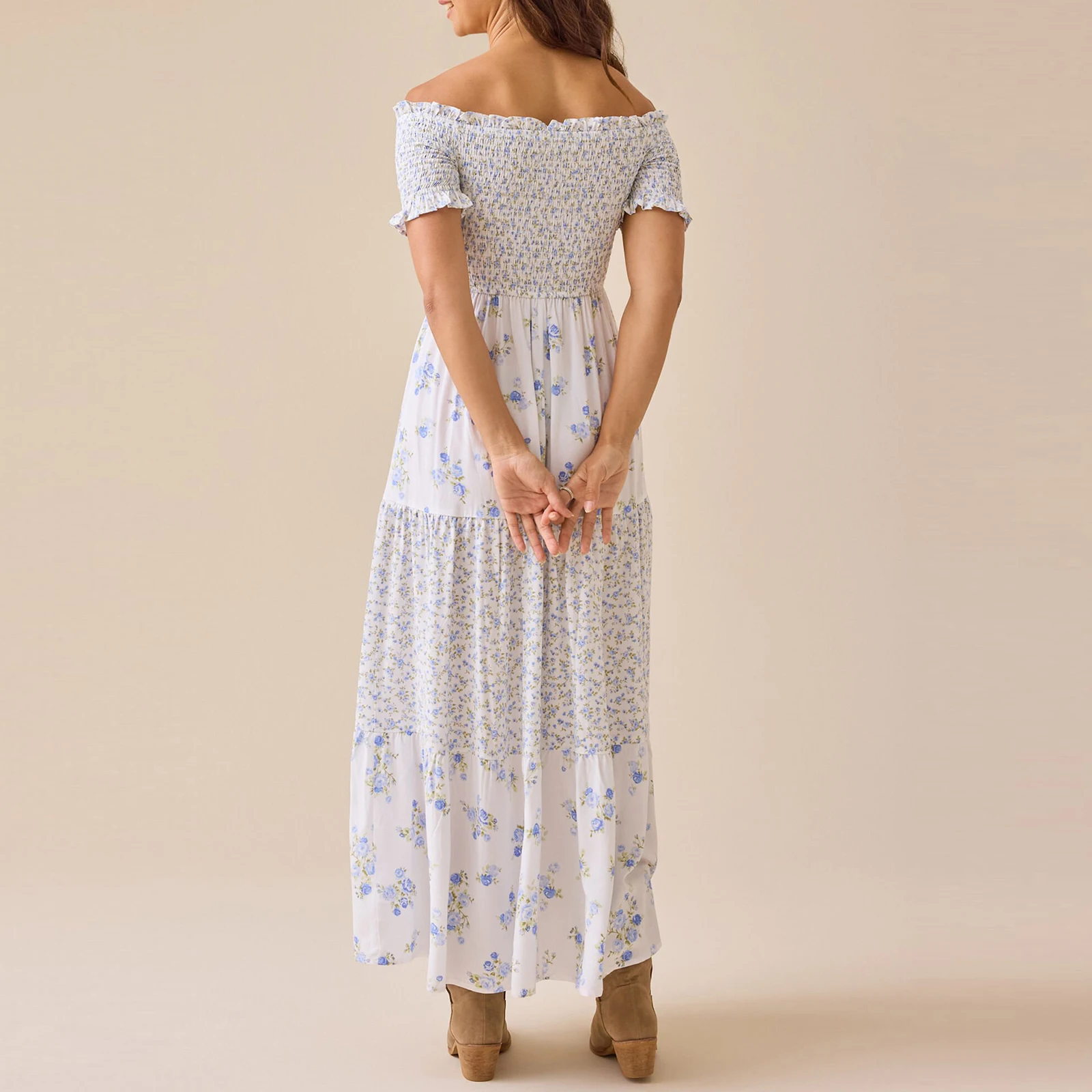 Abito estivo da donna con spalle scoperte e scollo a barchetta, stampa floreale, maniche corte, volant, busto smock, spacco alto, abito lungo e fluido