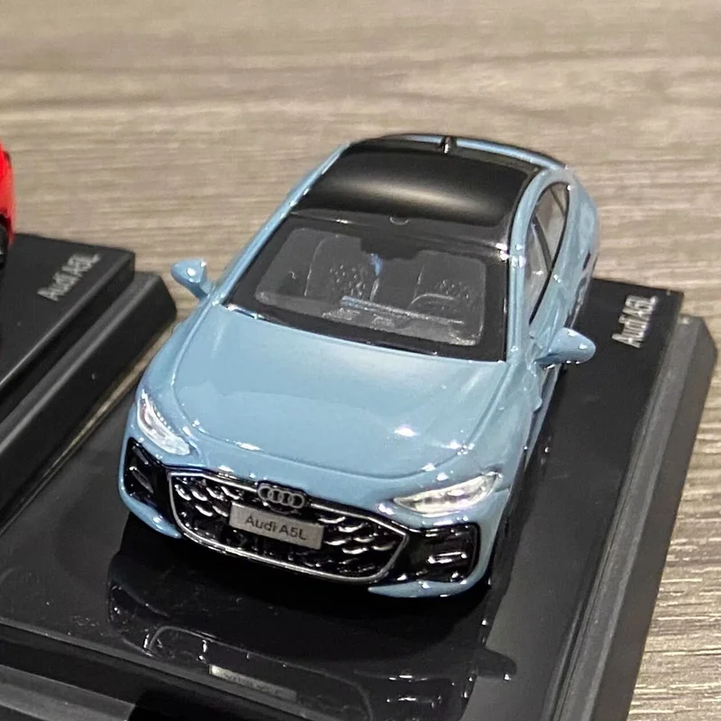 

Новый 1:64 A5 A5L Sportback 2025 Coupe, модель спортивного автомобиля из сплава, литая под давлением металлическая модель автомобиля, коллекция моделирования, детская игрушка в подарок