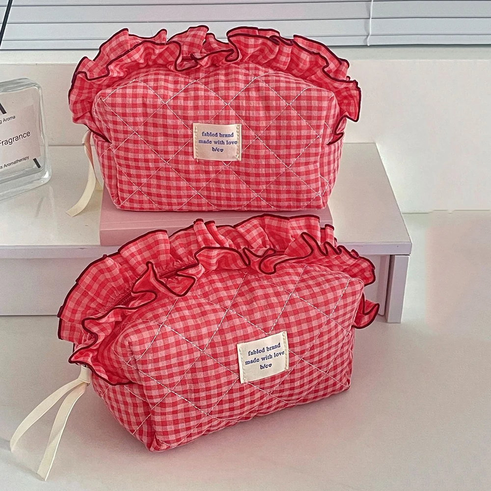

Sweet Plaid Pattern Ruffle Makeup Bag Large Capacity Cute Wash Storage Bag Korean Style with Zipper Cosmetic Cases Travel