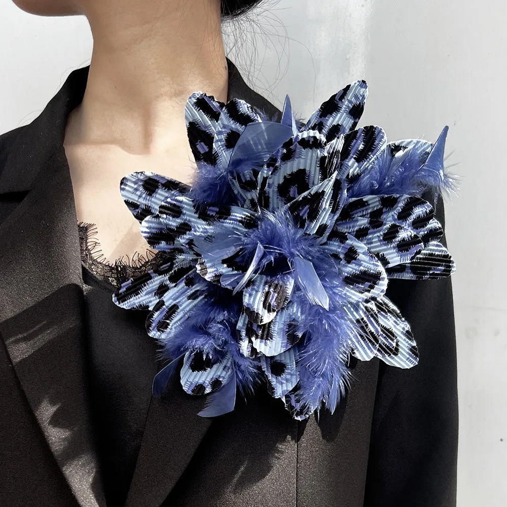 

25cm Elegant Feather Leopard Print Fabric Flower Brooch Pins Fashion Jewelry Corsage Wedding Party Badge Accessories Gifts