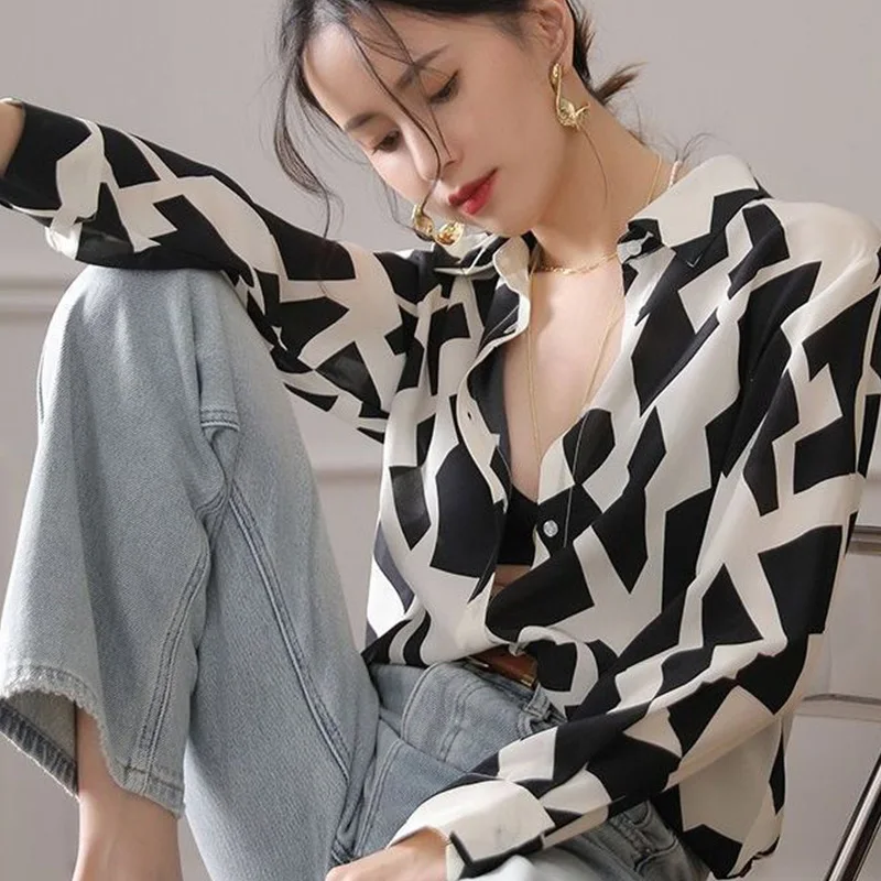 Spring New Fashion Plaid Turn-down Collar Long Sleeve Blouse Ladies Elegant Printing Buttons Loose Shirts Women Clothing Trend