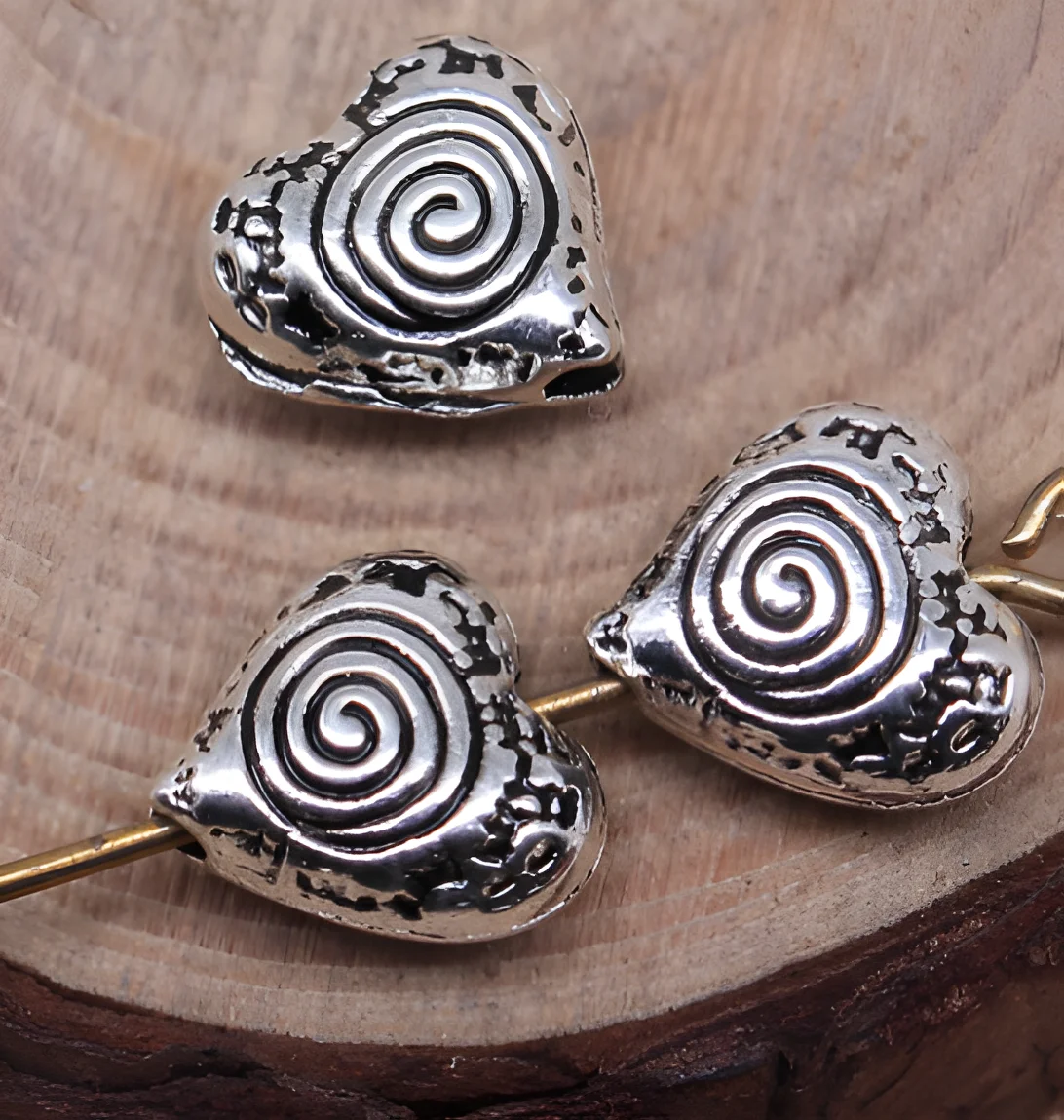 

20pcs 9x8mm Alloy matel tibetan silver color heart vintage spacer beads HW2516