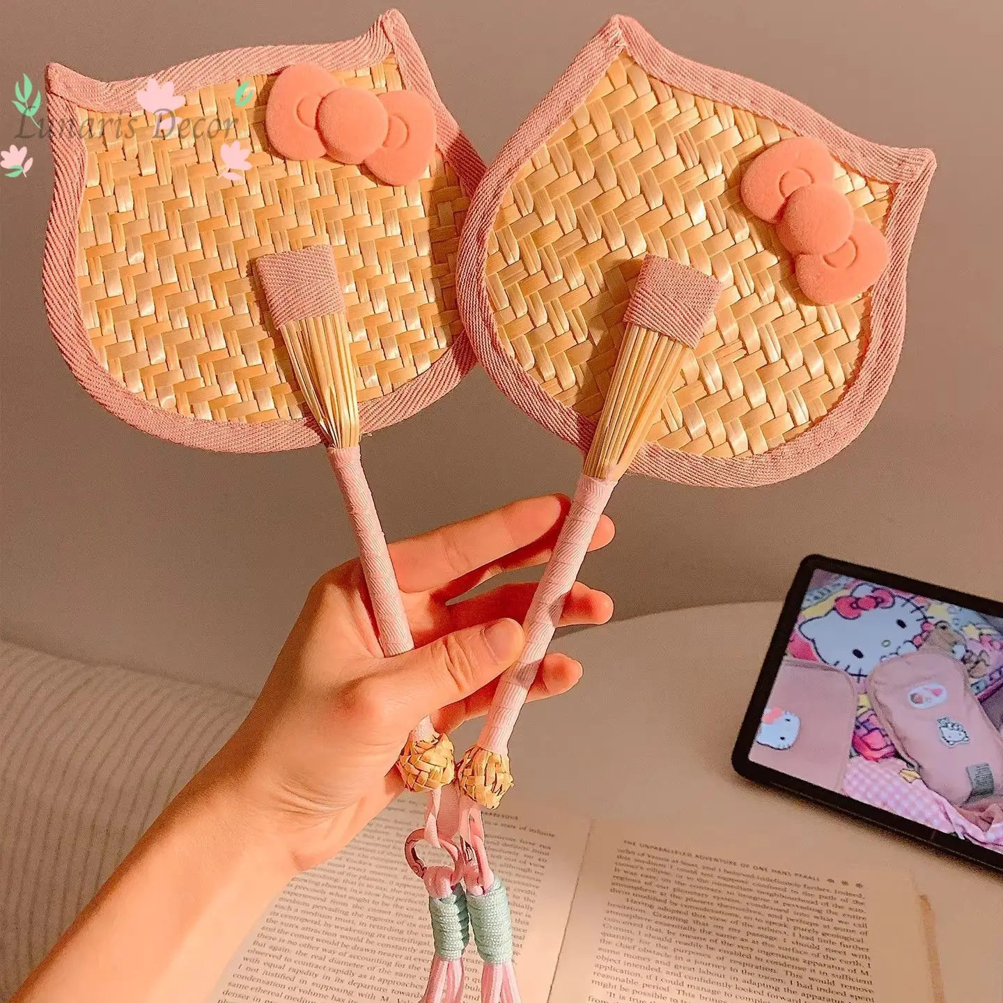 Cute cat-shaped palm fan handmade mini woven finished product, portable summer cooling wheat straw palm fan