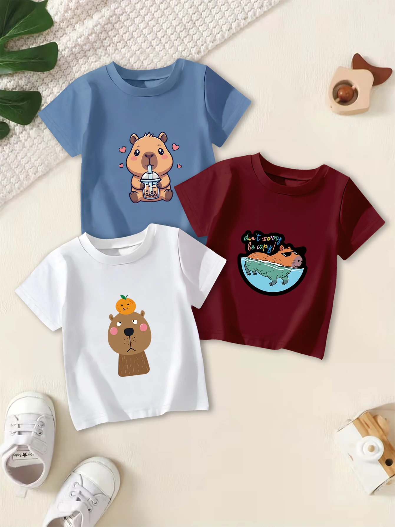 

3 предмета: летняя футболка для мальчиков с мультяшным принтом капибары, повседневная одежда с короткими рукавами