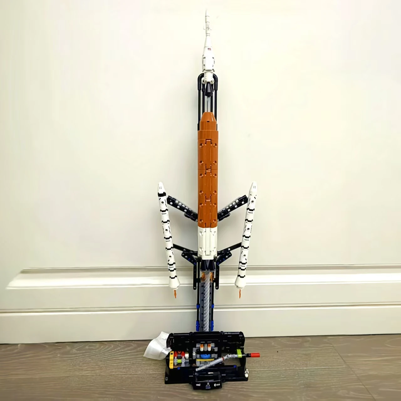 2026 Hot Toys 632pcs Creative STEM NASA Artemis Space Launch System Rocket Building Block Puzzle Model Birthday Ornament Gift view 3