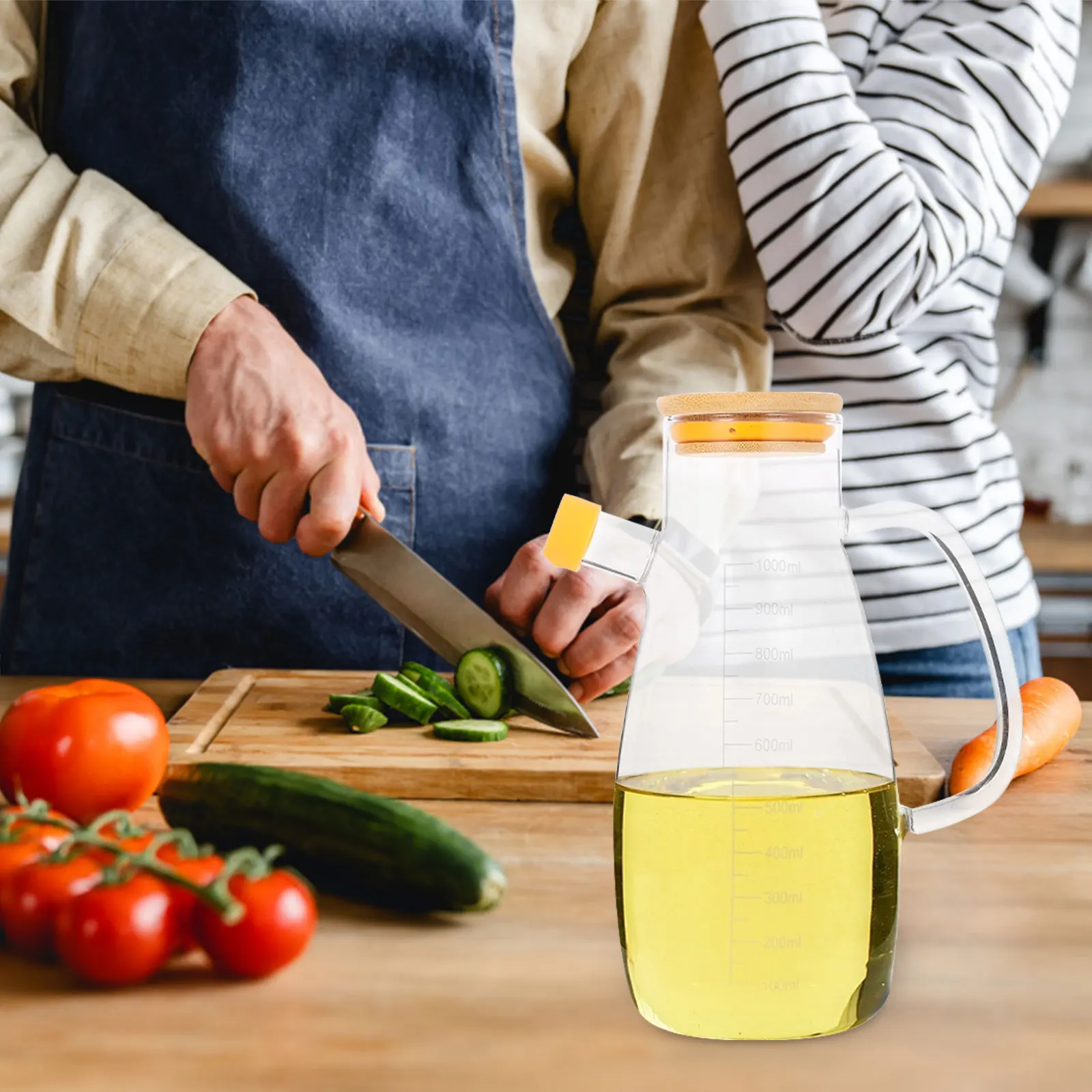 

Glass Oil Bottle Kitchen Vinegar Dispenser Olive Oil Container with Handle Scale Clear Body for Home Restaurant Cafe