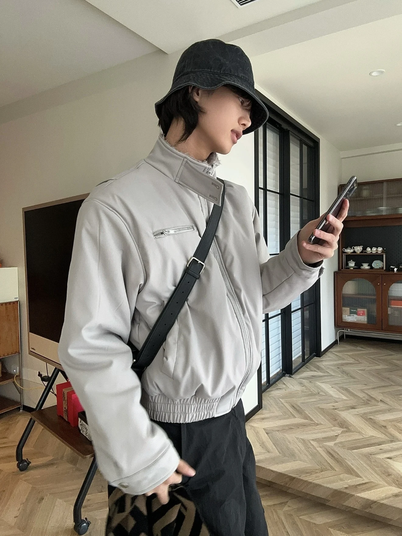 

American Style Men's Short Bomber Jacket Winter Warm Quilted Design Versatile Loose Fit Long Sleeve Zipper Closure Color