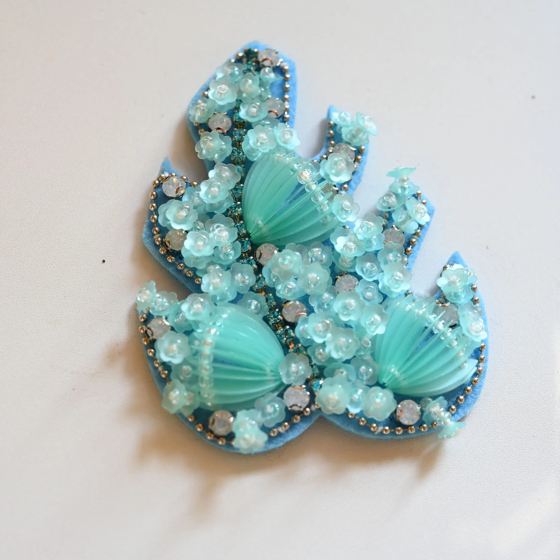 

Швейные нашивки со стразами из бисера и листьев для одежды, сделай сам, пришивные нашивки для значков с блестками, вышитые аппликации, паршевая веревка