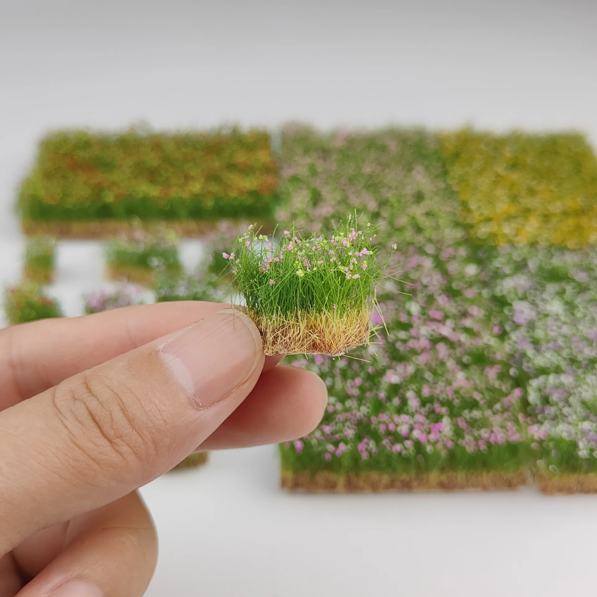 12MM Grasblumen-Cluster für DIY Micro Landscape Diorama-Modell mit selbstklebender Rückseite, handgefertigtes Material, Gras-Cluster-Szene