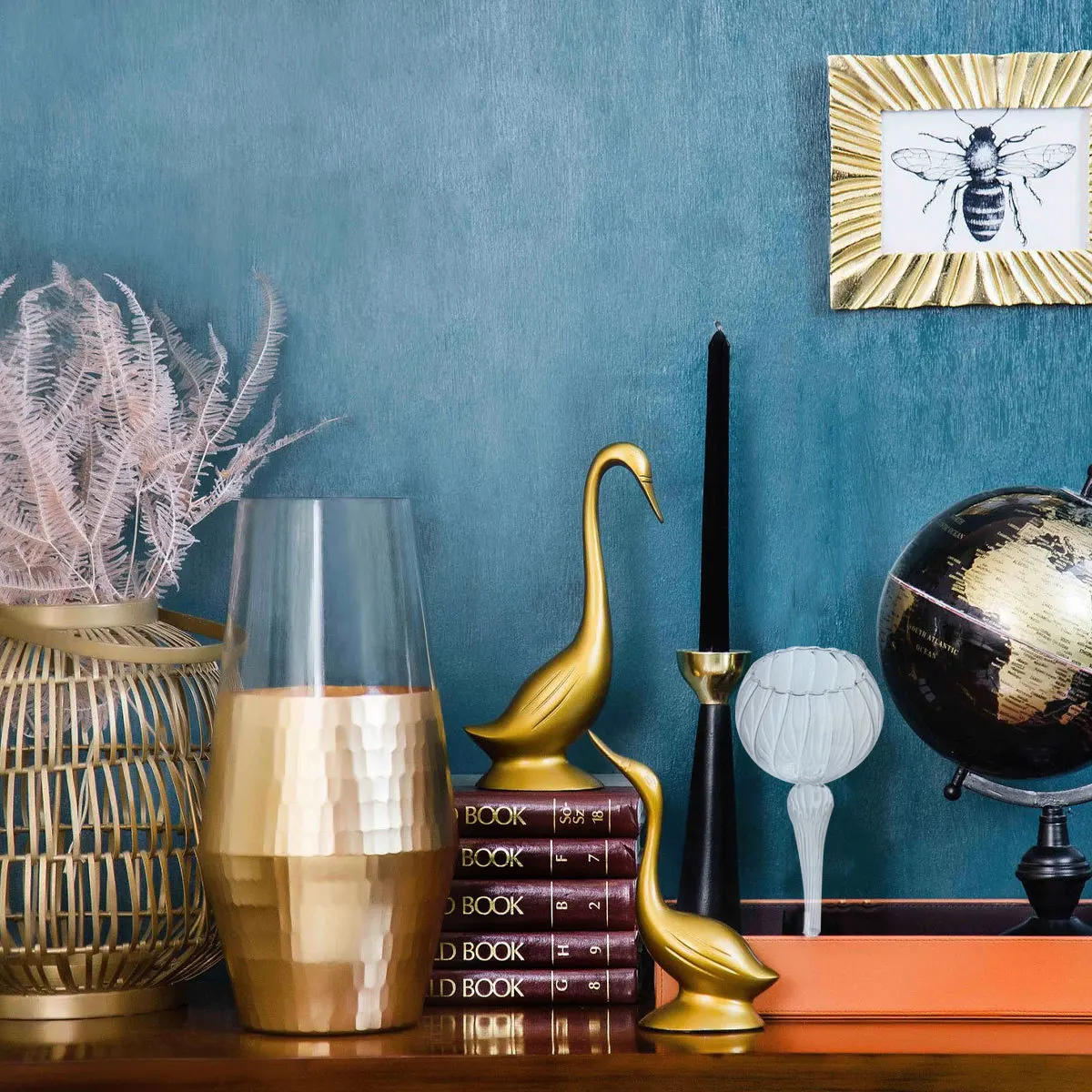 

1Pcs Handmade Glass Candlestick European Style Goblet Design Romantic Holder for Home Office Party Decoration