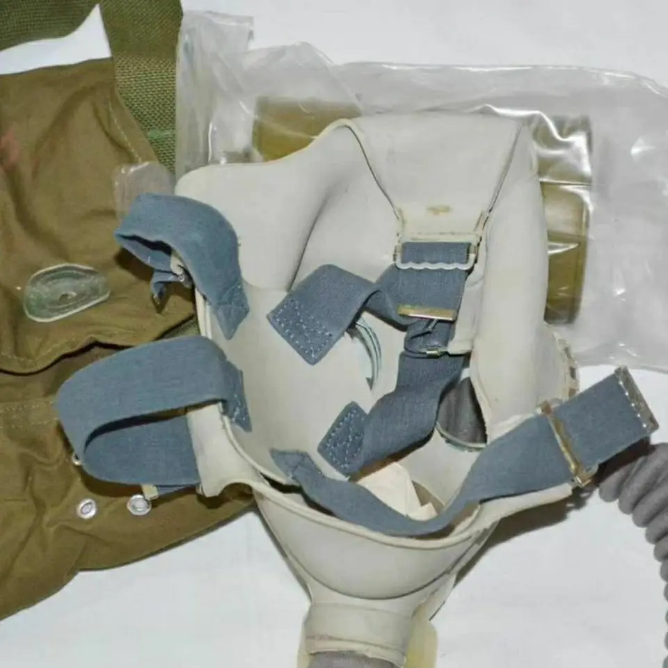 فائض عسكري حقيقي أصلي للجيش الصيني نوع الميداني 64 قناع 1965 مع حقيبة