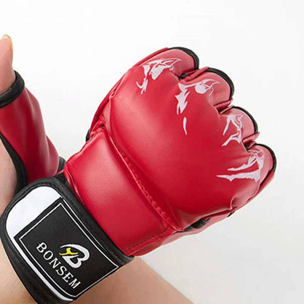 قفازات ملاكمة نصف إصبع قابلة للتعديل لأداء معزز، قفازات قتالية مصممة بشكل مريح للبالغين -10 أونصة باللون الأحمر