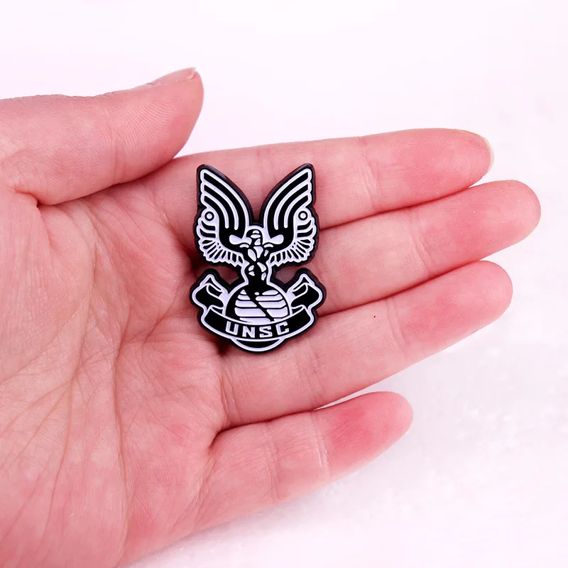 Black White Eagle Globe Pattern Enamel Lapel Pin Retro Sci Fi Style Metal Brooch Decorative Badge for Backpack Jacket Clothing