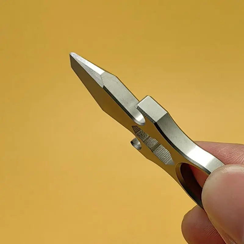 Mini łom wielofunkcyjny ze stopu tytanu, otwieracz do butelek, EDC, wielozadaniowy brelok do kluczy, przenośne narzędzie awaryjne do użytku na kempingu.