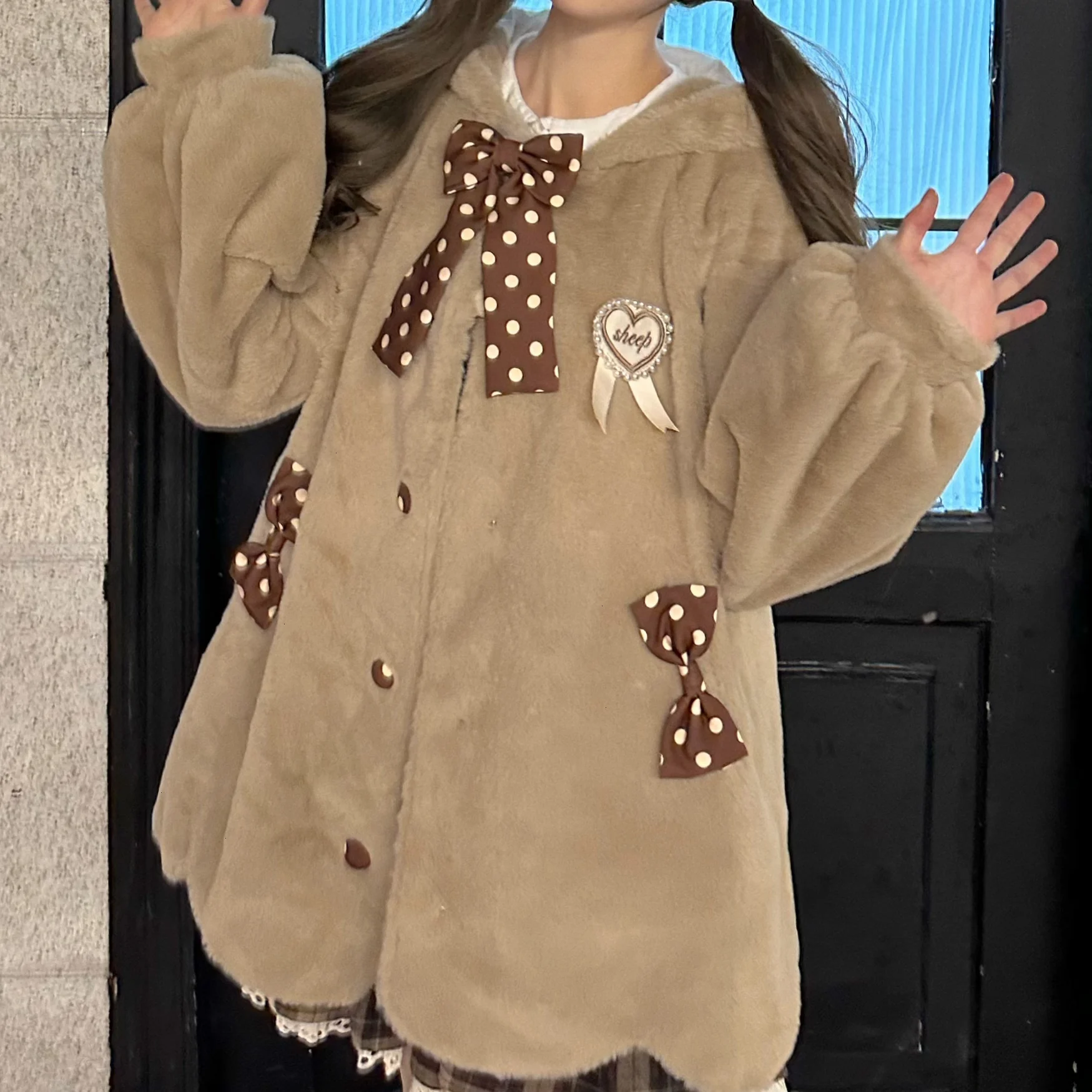 Abrigo de piel sintética para mujer, chaqueta de felpa gruesa suave y cálida Kawaii Lolita para invierno, ropa de abrigo holgada para hija 2025