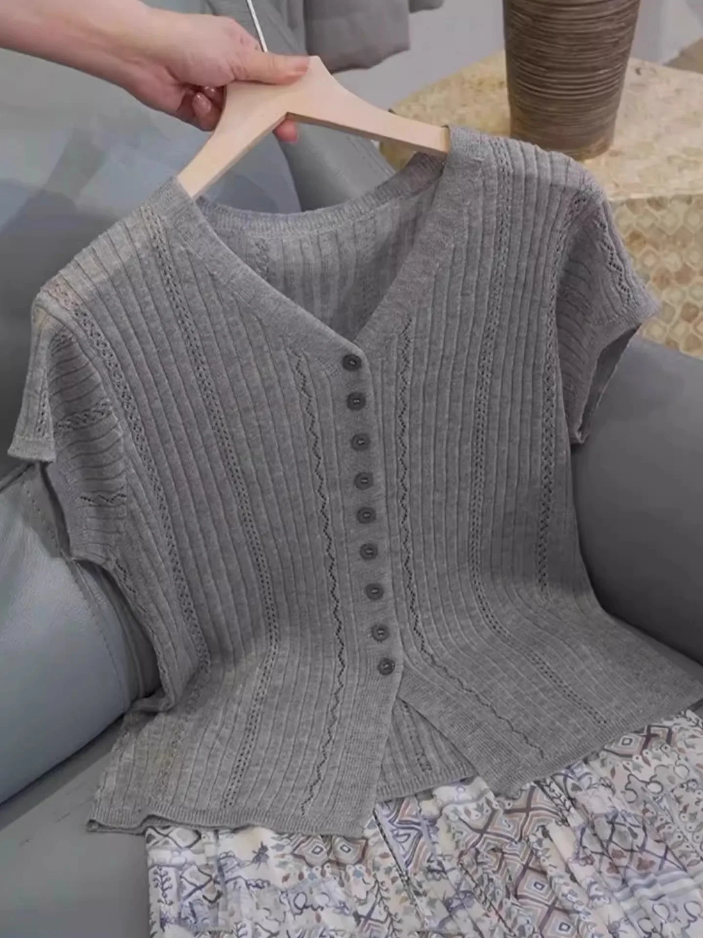 

Корейский вязаный кардиган с V-образным вырезом и коротким рукавом, модный летний новый простой женский топ на одной пуговице для повседневной носки