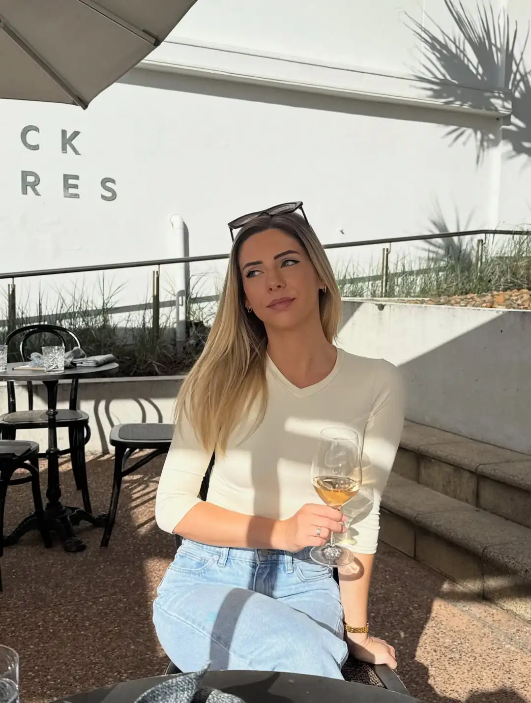 Damen Einfarbiges V-Ausschnitt Midi-Ärmel Crop Top Minimalistisches Slim Fit Basic Enganliegendes T-Shirt Lässiges Arbeits- und Alltags-Streetwear-Outfit 2026 – Detail 12