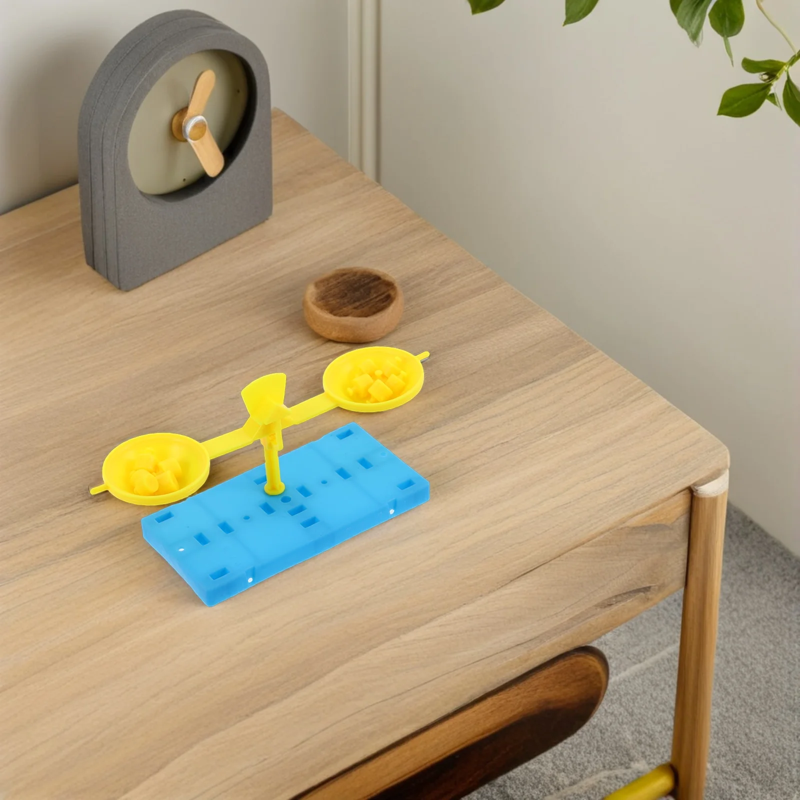 

1 set Leverage Balance Scale Teaching Tool Kids Activities Toy Science Experiment Lab Weighing Scales Plastic