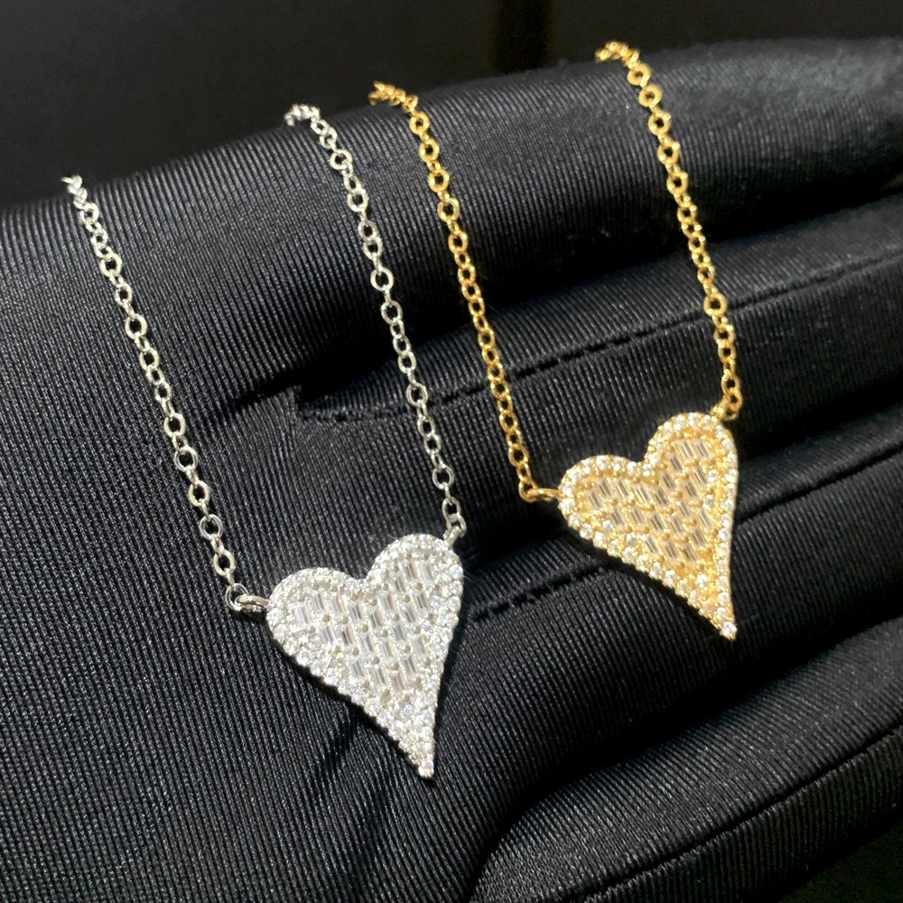 2025, neu eingetroffen, Geschenk für Liebhaber, Freundin, Modeschmuck, Mikro-Pavé, funkelnde CZ-Halskette mit weißem Zirkonia-Herz-Anhänger