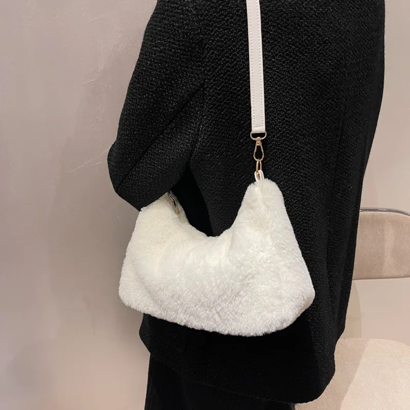 Plush Bag Women's Winter 2024 Popular Handbag Fashion Versatile Internet Celebrity Super Fire Shoulder Messenger Bag