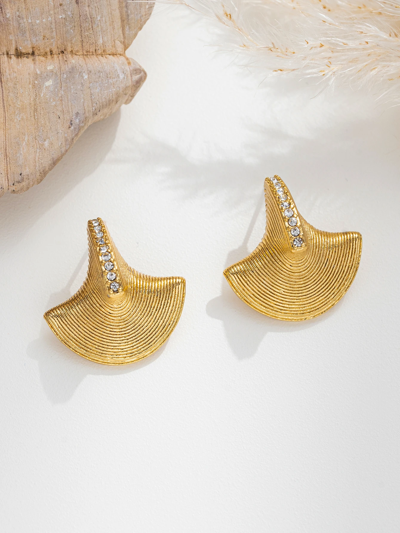 1 pair of fashionable metal ancient Egyptian style earrings, suitable for daily wear, parties, and Valentine's Day gifts