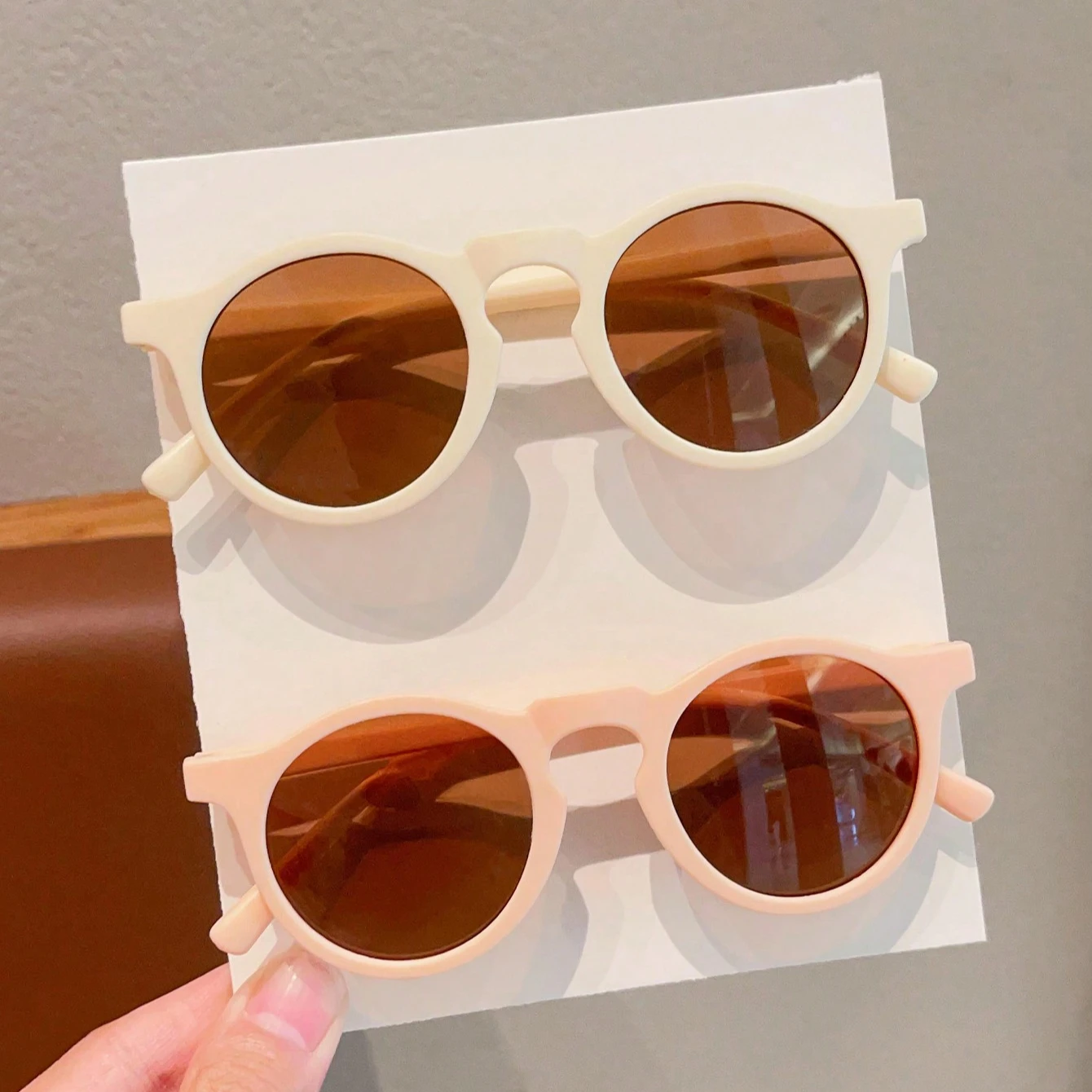 2 szt. Urocze, najnowsze, modne okulary w stylu vintage, nieregularne, okrągłe, chroniące oczy, klasyczne okulary dla dzieci, tylko zdjęcie produktu, brak wysyłki.