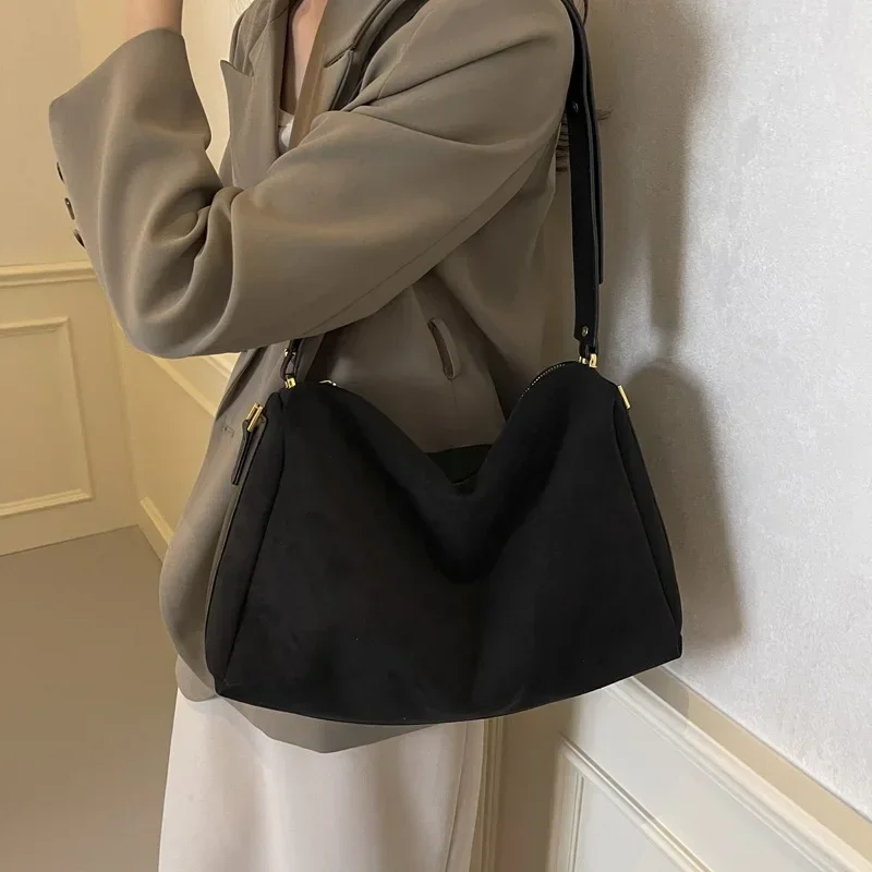 Korean Version Large Capacity Tote Bag Simple Trendy Suede Single Shoulder Underarm Bag 2024 Autumn New Retro Bag for Women