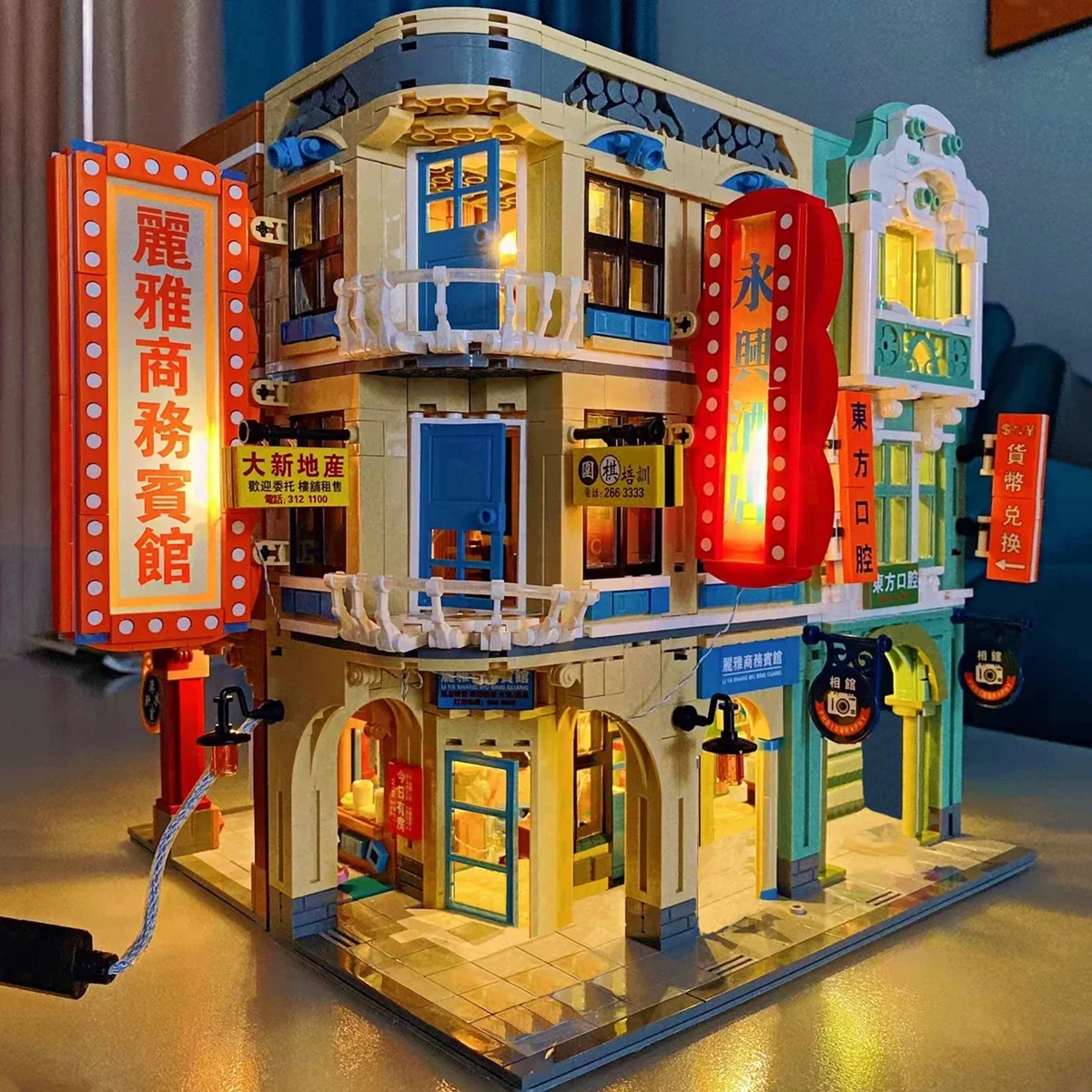 4039P Hong Kong Style Street View Building Block Arcade House 3D Model Bricks With Light Toys Kid Birthday Gift Home Decoration