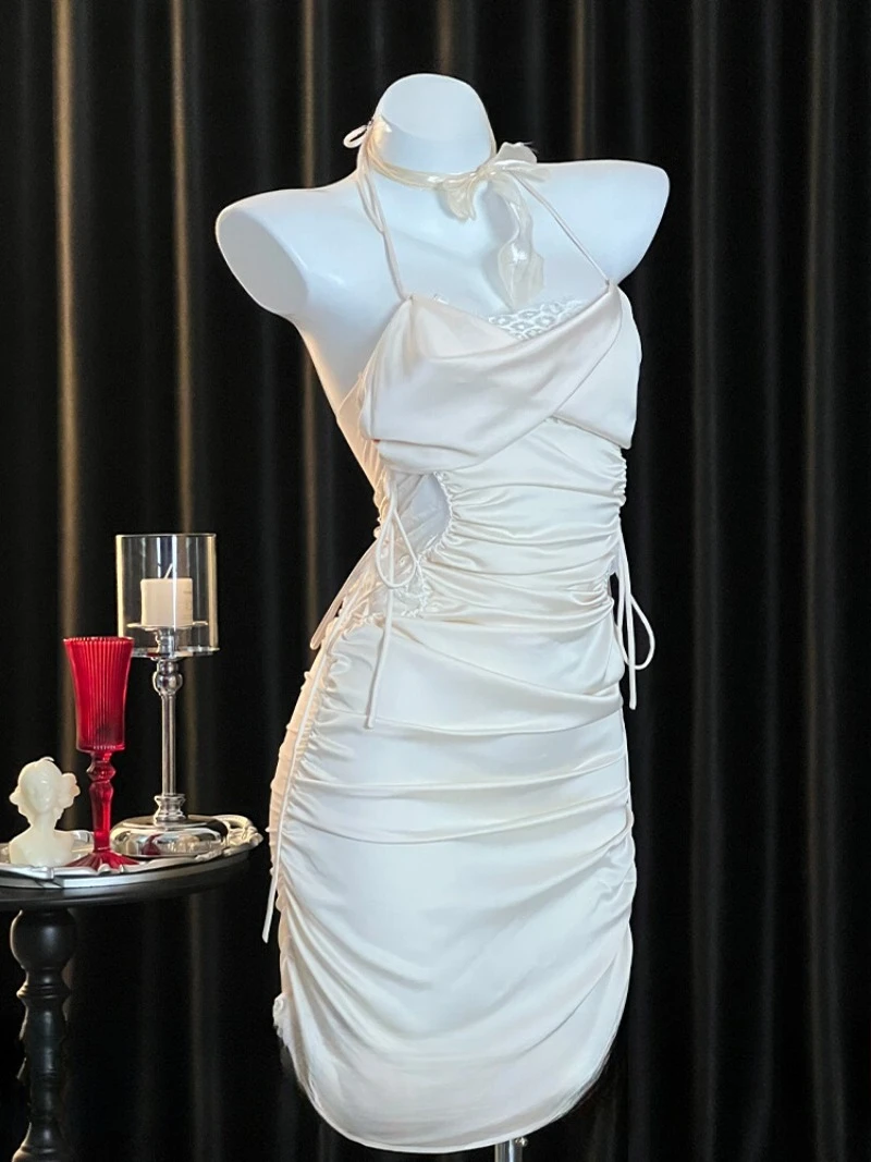 

Чистая чувственная кружевная ночная рубашка с глубоким V-образным вырезом и лямкой на шее, женская пижама для горячих девушек со шнуровкой на талии, женский и кокетливый стиль