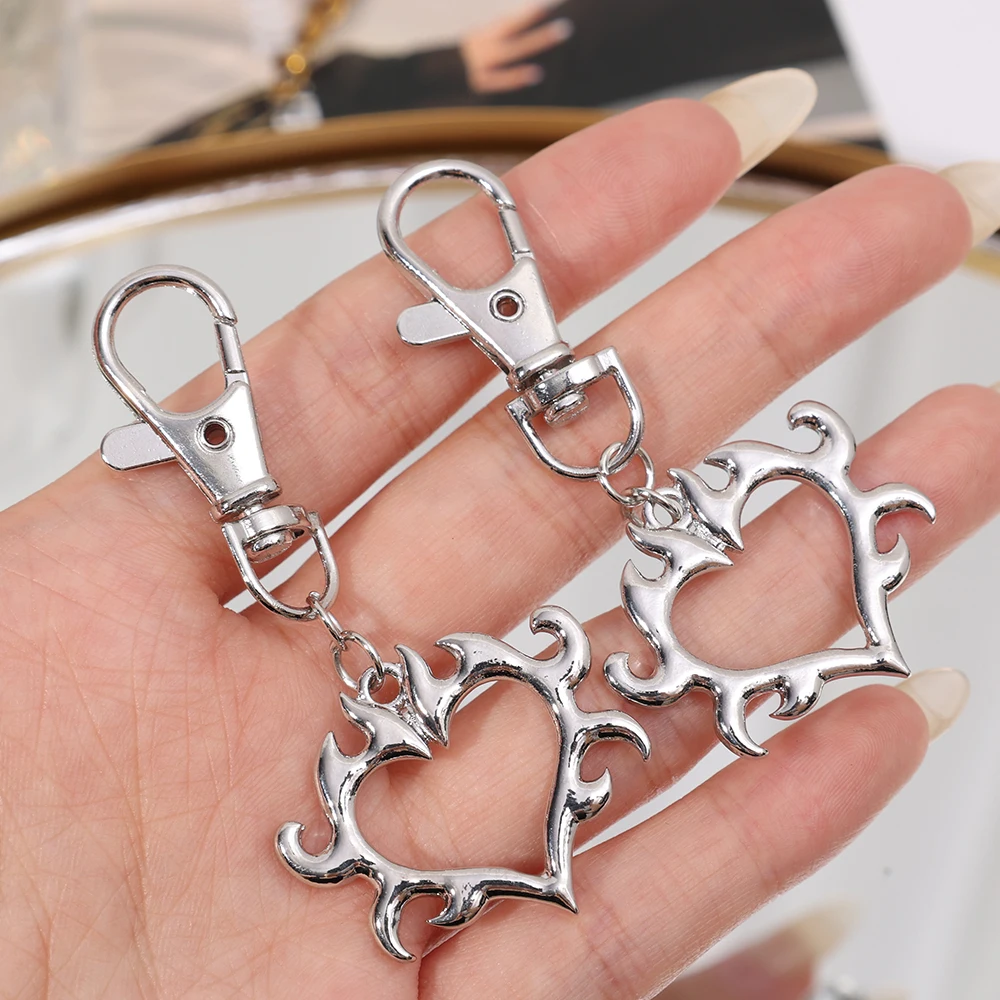 Punk Fashion Thorns Flame Heart Keychain Grunge Backpack Pendant Accessories Gothic Horseshoe Ring Key Ring Charm Korean Jewelry