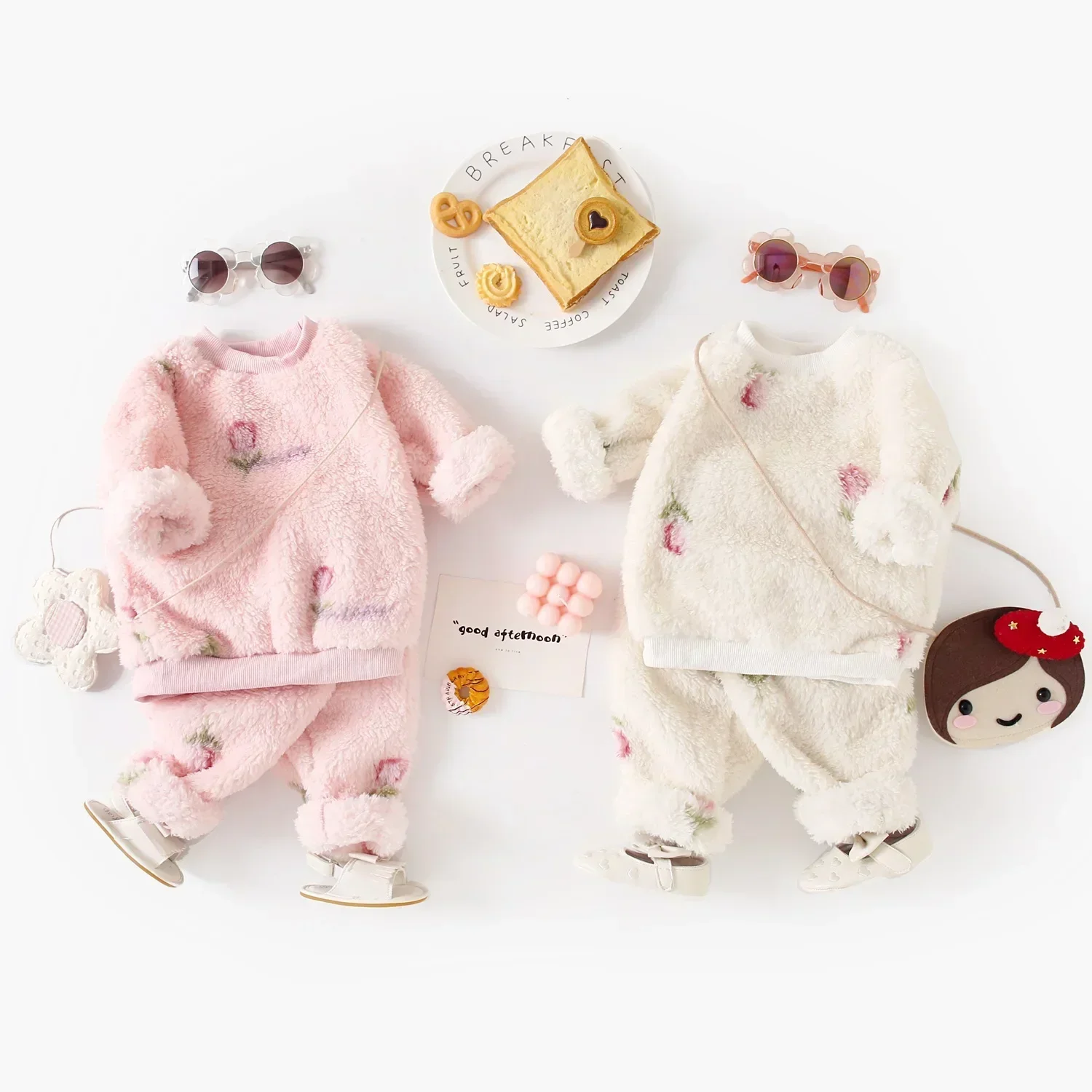 Winter-Langarm-Baby-Outfits-Sets, Oberteile + Hosen für kleine Kinder, süße, verdickte Fleece-Kleidung mit Blumenmuster – Detail 2