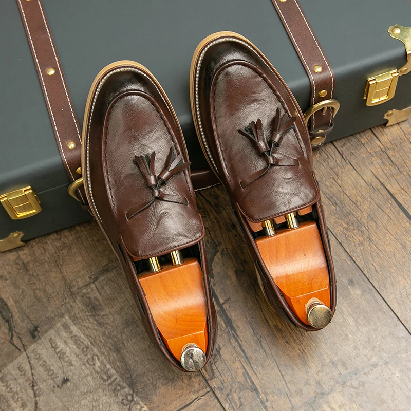 Sharp Pointed Tassel Loafers Men PU Low Heel Comfortable and Lightweight British Gentleman Business Casual Leather Shoes