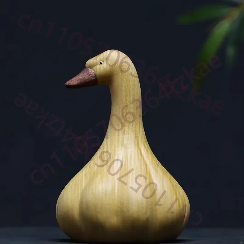 Hinoki Wood Carved Garlic Duck Ornament, Creative Desktop Figurine for Living Room & Office Decor, Artistic Craft Gift