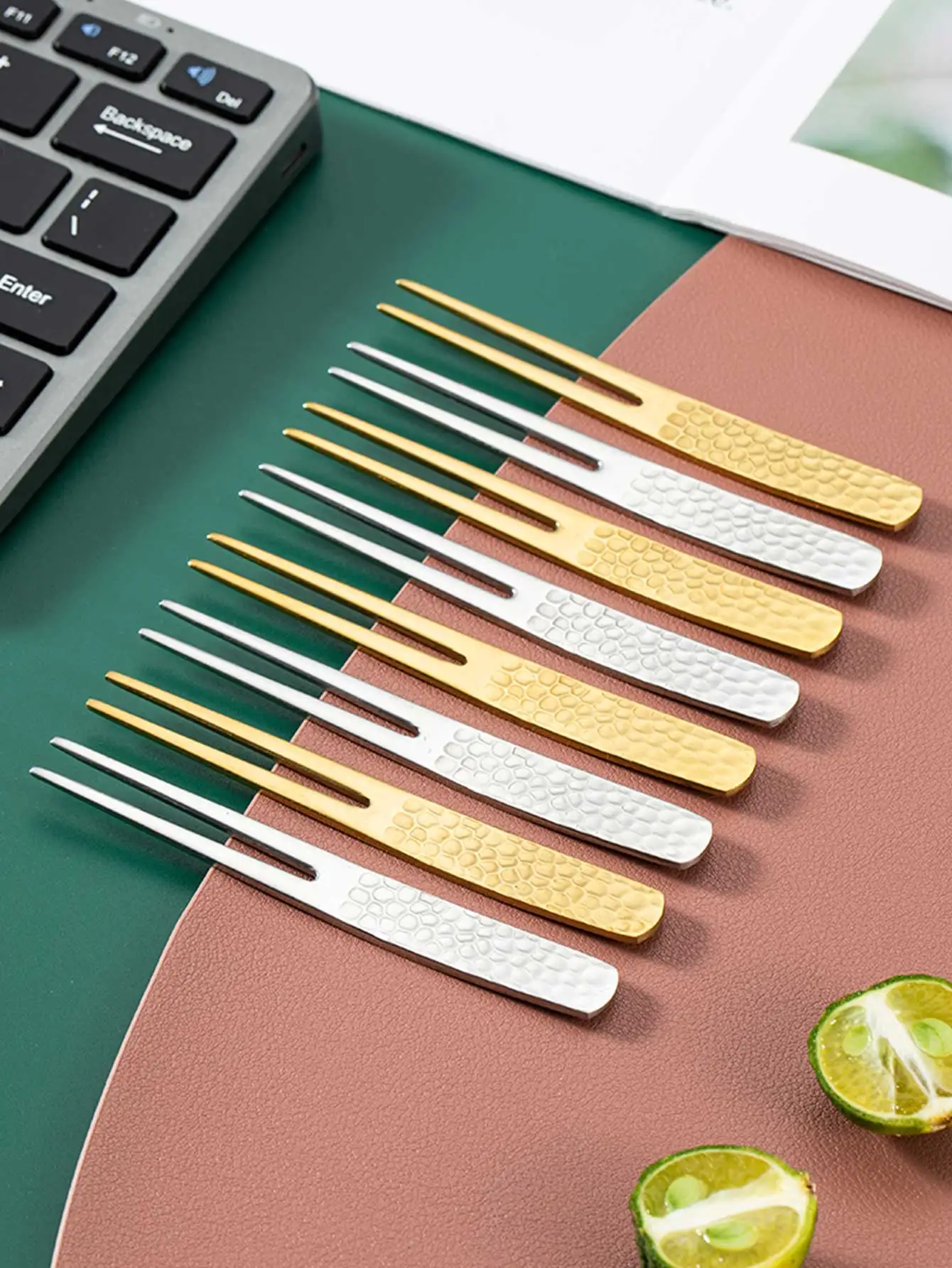 WORTHBUY 6pcs/set 304 Stainless Steel Fruit Forks Portable Two-toothed Fork With Box Small Dessert Cake Fork Kitchen Tableware