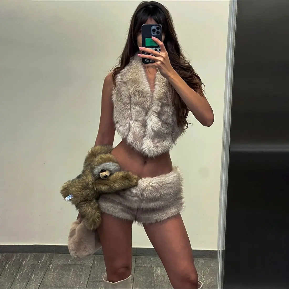 

Urban Trendy Fine Fluff Splicing Sexy V-neck Long-sleeved Top Women's Slim Shorts Set Winter