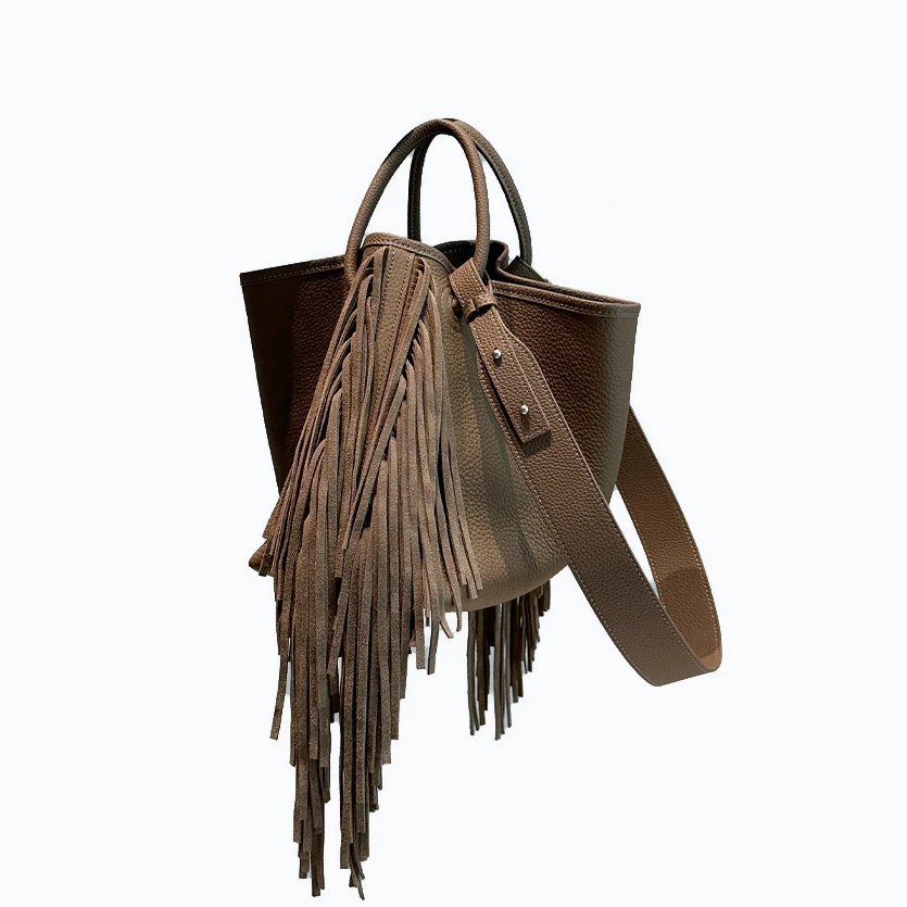 

First layer cowhide tassel bucket bag 2025 new niche design large capacity commuter one-shoulder crossbody bag women's handbag