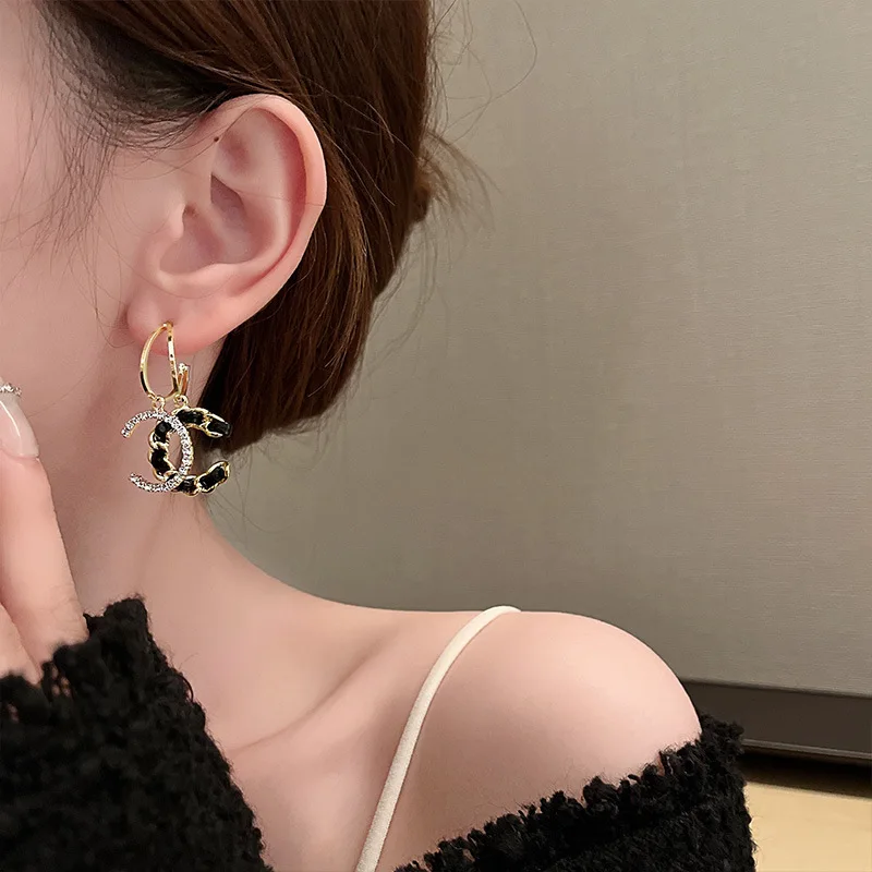 أقراط لؤلؤ طويلة للنساء ، محاكاة عصرية ، لؤلؤ مستدير أبيض ، أحمر ، أسود ، مجوهرات كورية ، أزياء