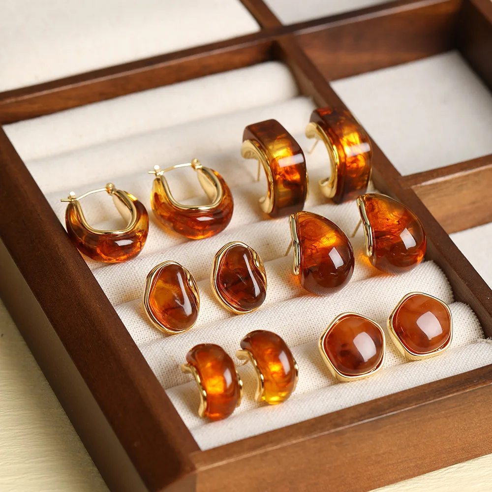 

Fashion Trendy C-shaped Earrings 2024 New Popular Brown Resin Amber Temperament Irregular Statement Earrings Hoop for Womengoth