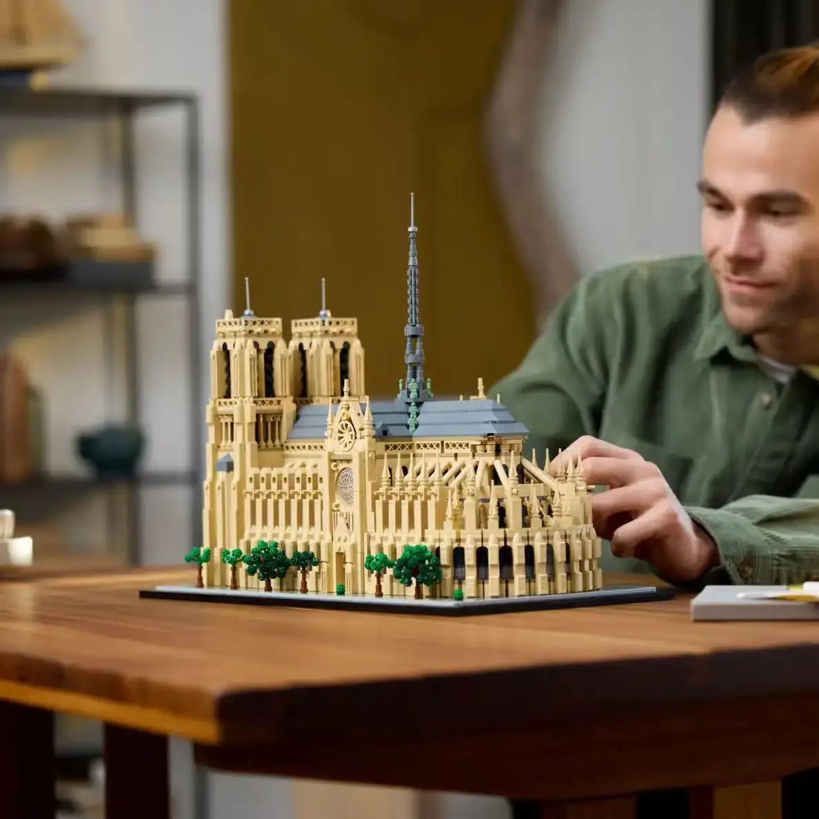 متوفر 21061 نوتردام دي باريس مجموعة نماذج البناء العالمية الشهيرة مجموعة مكعبات البناء ، هدية عيد الميلاد ، هدية عيد ميلاد