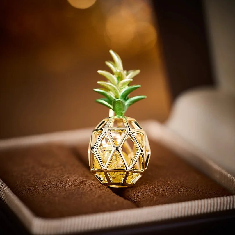 Light Luxury Cubic Zircon Pineapple Brooch for Woman Accessories Pins Trendy Fruit Pin and Brooch Elegant Clothing Decoration