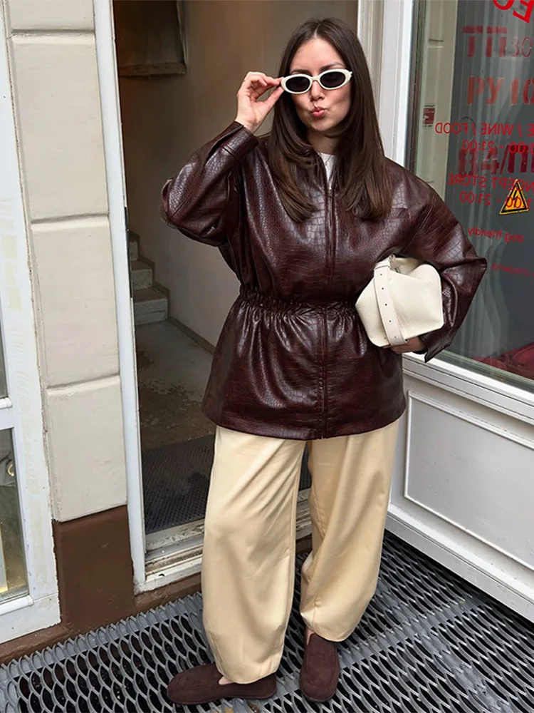 سترة فضفاضة أنيقة بسحاب من البولي يوريثان للنساء بأكمام طويلة وجيوب وطية صدر السترة سترات بخصر مطاطي للسيدات موضة 2025 ملابس خارجية تناسب الجميع