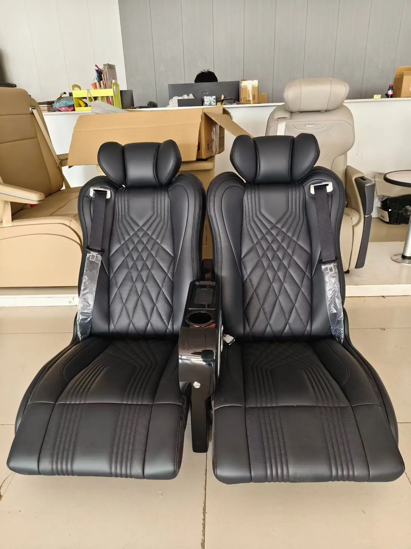 YLA Luxury Maybach VIP Van Sport Aero Seat OEM Logo Vito W447 Sprinter Leather Toyota Car Seat Manufacturer