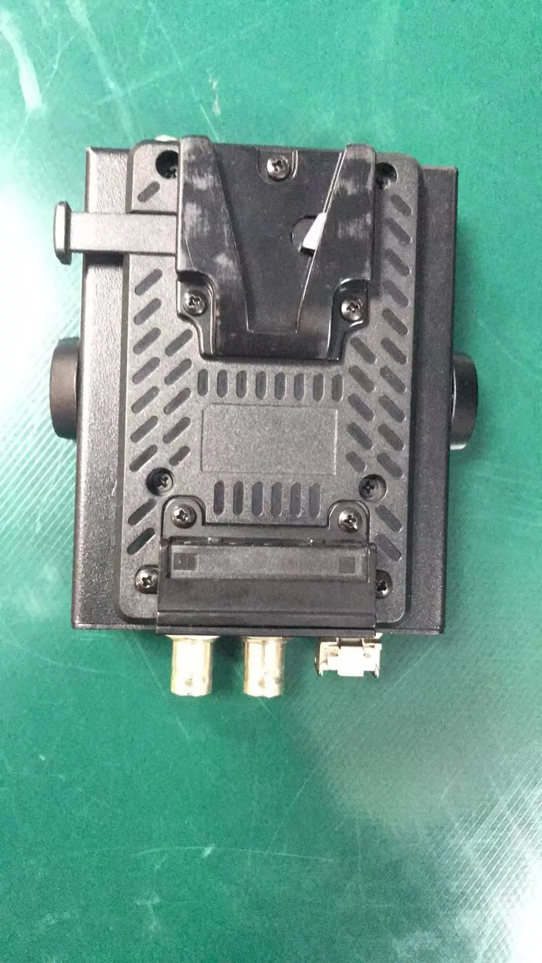 3G-SDI EFP Fiber Optic Transmission System With 4PCS Transmitter + One CCU, 1/4 Hot Shoe Screw