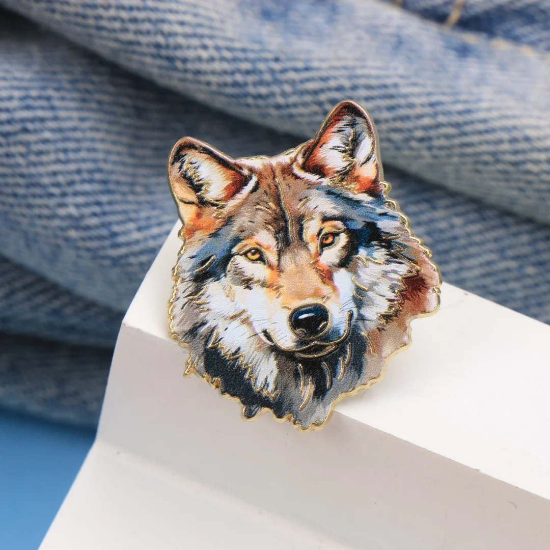 Watercolor Wolf Head Enamel Pin, Gold Outline Wildlife Brooch, Realistic Animal Metal Badge for Jackets, Backpacks & Hats